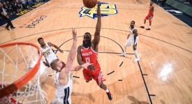 多尔特压哨三分绝杀！篮球经典瞬间点燃比赛激情