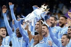 速度型前锋职业生涯巅峰期短：耐力挑战与体能消耗下的战术适应