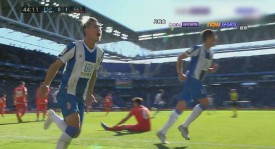 西甲赛场上巴塞罗那3-0完胜比利亚雷亚尔，莱万双响助巴萨领跑积分榜